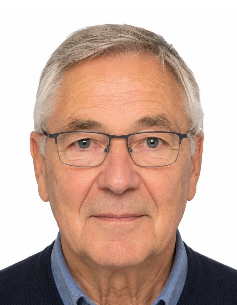 Beispiel für ein professionell aufgenommenes Passbild eines Seniors mit Brille